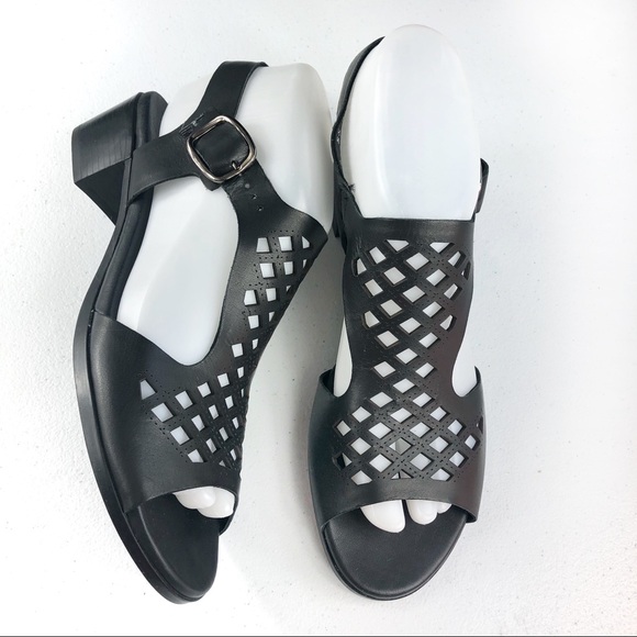 munro black sandals
